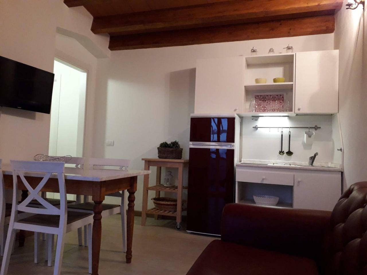Residenza Le Galere Apartment กาส์ตีจลิโอเน เดลลา เปสกายา ภายนอก รูปภาพ